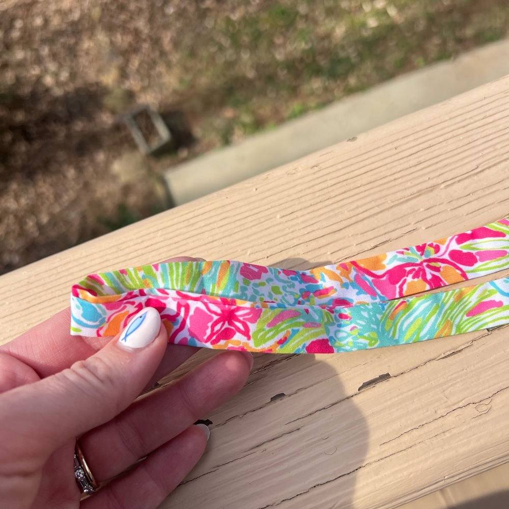 Colorful Lilly Pulitzer sunglasses cord